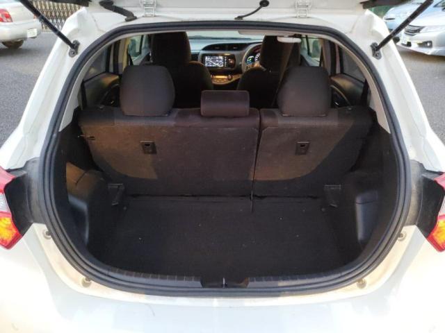 ヴィッツ ハイブリッドＦ　セーフティーエディションＩＩＩ　１２セグＭナビＢカメＬＥＤライＥＴＣ衝突軽減Ｂキーフリ外ＡＷ（25枚目）