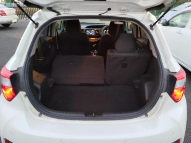 ヴィッツ ハイブリッドＦ　セーフティーエディションＩＩＩ　１２セグＭナビＢカメＬＥＤライＥＴＣ衝突軽減Ｂキーフリ外ＡＷ（26枚目）