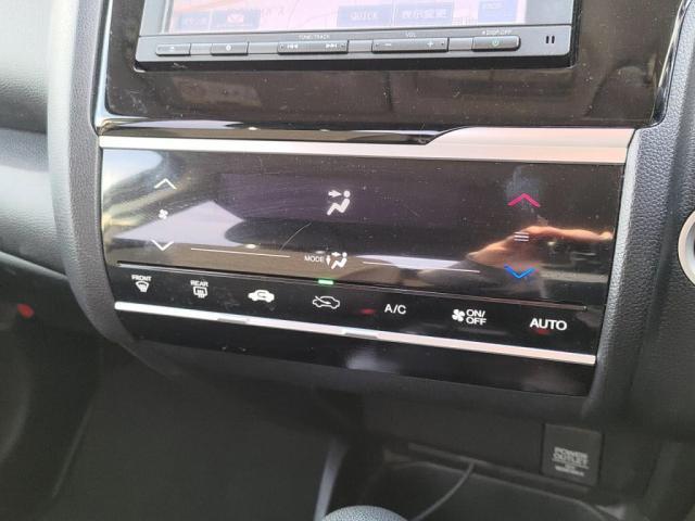 フィット １３Ｇ・Ｆ　地デジＭナビＢカメラＥＴＣオートＡＣアイドリングＳキーフリー（14枚目）