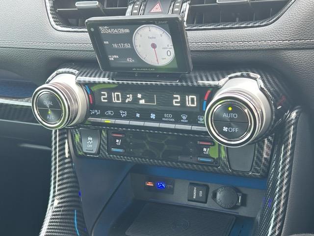 ＲＡＶ４ ハイブリッドＧ　ＴＲＤエアロＦ．Ｓ．Ｒサンルーフ置くだけ充電９インチＢＩＧＸナビフルセグテレビバックカメラＢｌｕｅｔｏｏｔｈＤＶＤＡＣ１００Ｖトヨタセーフティセンスレーンアシストブラインドスポットモニタースマートキー（11枚目）