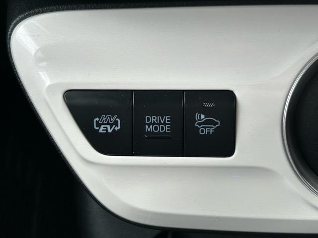 Ｓ　禁煙車　純正７インチ　ＳＤナビＢｌｕｅｔｏｏｔｈＣＤＤＶＤＡＭＦＭフルセグＴＶ　ＥＴＣ２．０　レーダークルーズコントロールプリクラッシュセーフティ　レーンディパーチャーアラート　前後ドライブレコーダー(17枚目)