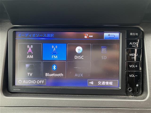 プリウス 　ＳＤナビ　地デジ　バックカメラ　ＨＩＤヘッドライト　スマートキー　ドライブレコーダー　電動格納ミラー　ＥＴＣ　プッシュスタート　純正フロアマット　電動格納ミラー（3枚目）