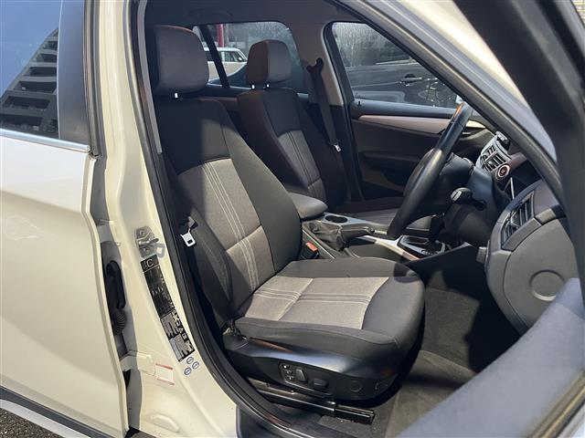 Ｘ１ ｘＤｒｉｖｅ　２５ｉ　ＨＤＤナビ　スマートキー　４ＷＤ　ＭＴモード付　ＡＡＣ　バックカメラ　ミュージックプレイヤー接続　フルセグ　純正アルミホイール　パワーシート　ＨＩＤヘッドライト（19枚目）