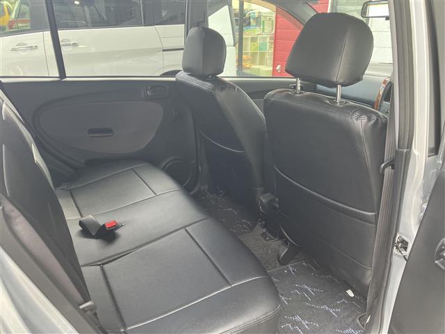 ミラアヴィ ＲＳ　社外カーオーディオ　ＣＤ　ＡＭ　ＦＭ　ＡＵＸ　純正フロアマット　ＨＩＤヘッドライト　レザーシートカバー　リモコンキー　ＩＣ付きターボ　ＡＢＳ　運転席＋助手席エアバック　保証書　取扱説明書　記録簿（17枚目）