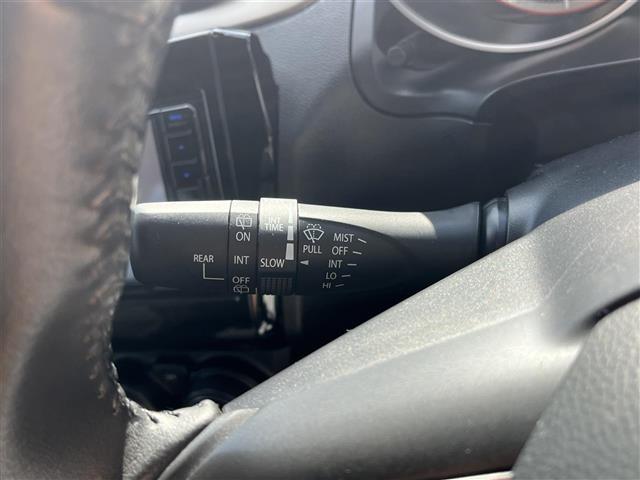 スイフト XRリミテッド 純正ナビ Bluetooth フルセグ CD DVD AM FM バックカメラ ビルトインETC ドライブレコーダー クルーズコントロール 社外15インチアルミホイール 純正フロアマット 盗難防止装置(11枚目)