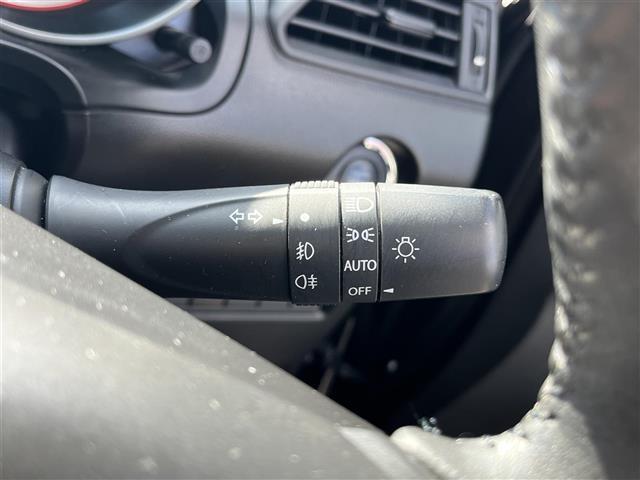 スイフト XRリミテッド 純正ナビ Bluetooth フルセグ CD DVD AM FM バックカメラ ビルトインETC ドライブレコーダー クルーズコントロール 社外15インチアルミホイール 純正フロアマット 盗難防止装置(12枚目)