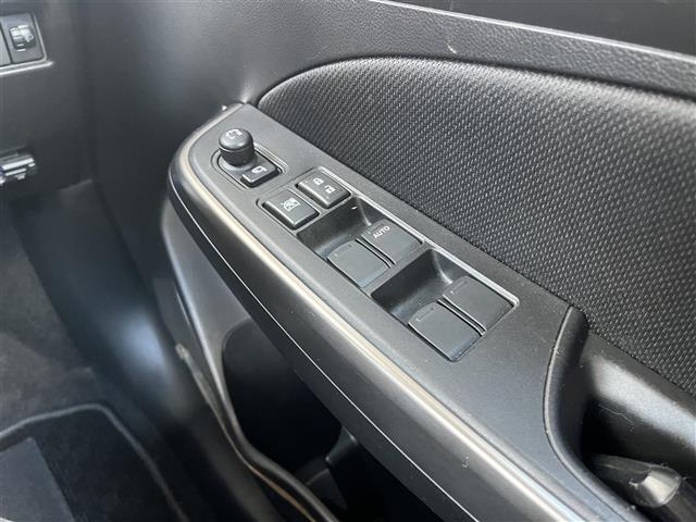 スイフト XRリミテッド 純正ナビ Bluetooth フルセグ CD DVD AM FM バックカメラ ビルトインETC ドライブレコーダー クルーズコントロール 社外15インチアルミホイール 純正フロアマット 盗難防止装置(14枚目)