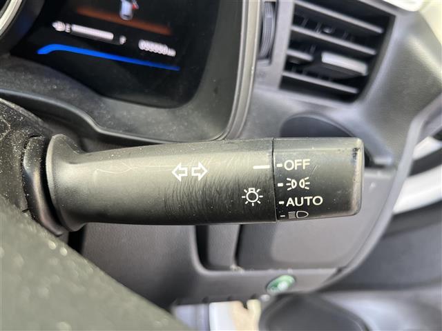 フィットハイブリッド Ｌパッケージ　純正ＨＤＤナビ　ＥＴＣ　ドライブレコーダー　フルセグテレビ　バックカメラ　クルーズコントロール　プッシュスタート　フロアマット　純正１６インチアルミホイール　オートライト　横滑り防止装置（15枚目）