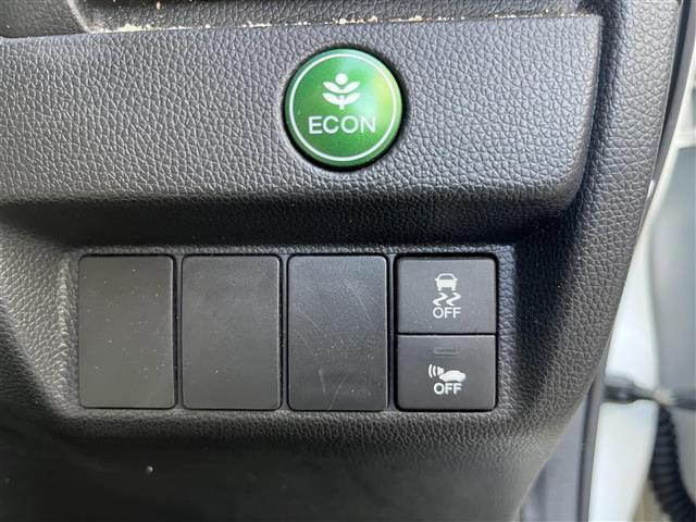 フィットハイブリッド Ｌパッケージ　純正ＨＤＤナビ　ＥＴＣ　ドライブレコーダー　フルセグテレビ　バックカメラ　クルーズコントロール　プッシュスタート　フロアマット　純正１６インチアルミホイール　オートライト　横滑り防止装置（18枚目）