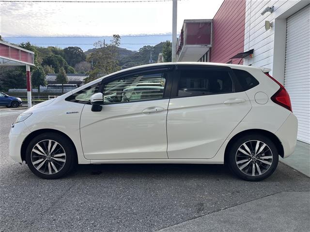 フィットハイブリッド Ｌパッケージ　純正ＨＤＤナビ　ＥＴＣ　ドライブレコーダー　フルセグテレビ　バックカメラ　クルーズコントロール　プッシュスタート　フロアマット　純正１６インチアルミホイール　オートライト　横滑り防止装置（36枚目）