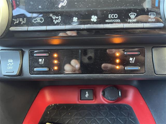 ＲＡＶ４ アドベンチャー　オフロードパッケージ　純正ディスプレイオーディオ　Ｂｌｕｅｔｏｏｔｈ　フルセグ　ＡＭ　ＦＭ　Ｍｉｒａｃａｓｔ　ビルトインＥＴＣ　ドライブレコーダー　４ＷＤ　純正１８インチアルミホイール　純正フロアマット　コーナーセンサー（17枚目）