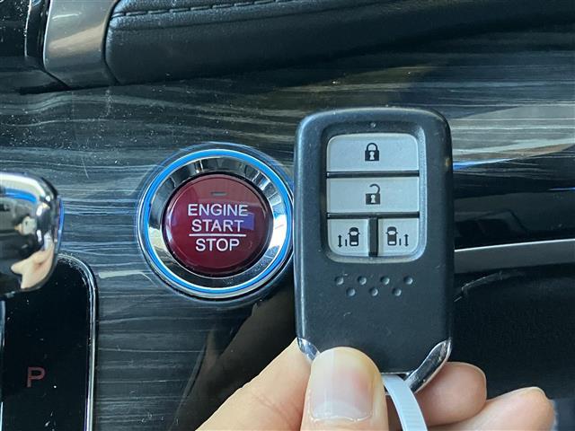 オデッセイ アブソルート・ＥＸ　純正ナビ　Ｂｌｕｅｔｏｏｔｈ接続　ＥＴＣ　ドライブレコーダー　クルーズコントロール　バックカメラ　運転席パワーシート　ＷＡＣ　フルセグテレビ　純正フロアマット　純正１８インチアルミホイール（5枚目）