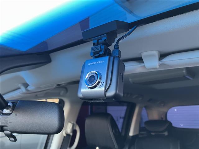 オデッセイ アブソルート・ＥＸ　純正ナビ　Ｂｌｕｅｔｏｏｔｈ接続　ＥＴＣ　ドライブレコーダー　クルーズコントロール　バックカメラ　運転席パワーシート　ＷＡＣ　フルセグテレビ　純正フロアマット　純正１８インチアルミホイール（6枚目）