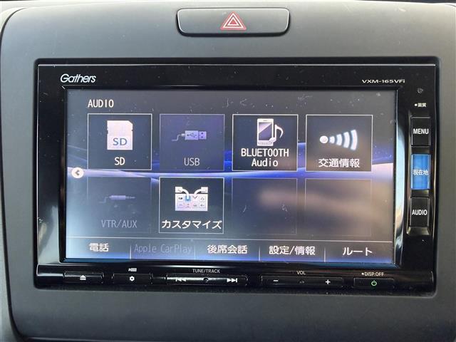 フリード Ｇ・ホンダセンシング　純正ナビ　Ｂｌｕｅｔｏｏｔｈ接続　ＥＴＣ　バックカメラ　後席用モニター　フルセグテレビ　三列シート　純正フロアマット　純正１５インチアルミホイール　両側パワースライドドア　横滑り防止装置（5枚目）