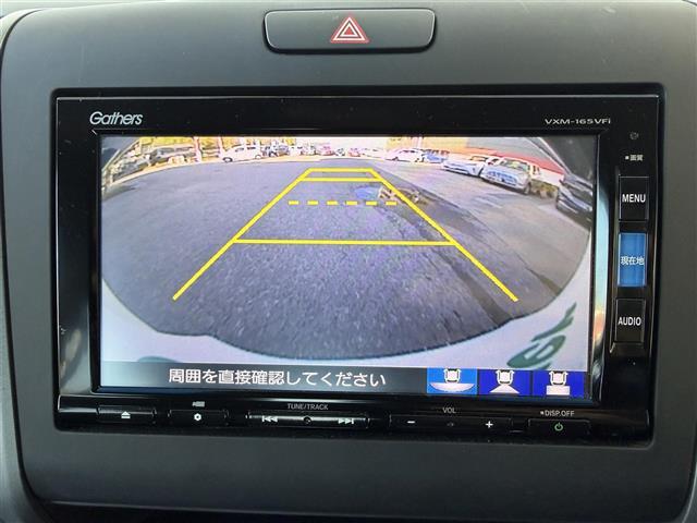 フリード Ｇ・ホンダセンシング　純正ナビ　Ｂｌｕｅｔｏｏｔｈ接続　ＥＴＣ　バックカメラ　後席用モニター　フルセグテレビ　三列シート　純正フロアマット　純正１５インチアルミホイール　両側パワースライドドア　横滑り防止装置（6枚目）