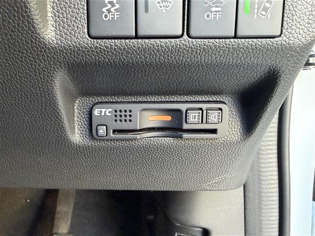 フリード Ｇ・ホンダセンシング　純正ナビ　Ｂｌｕｅｔｏｏｔｈ接続　ＥＴＣ　バックカメラ　後席用モニター　フルセグテレビ　三列シート　純正フロアマット　純正１５インチアルミホイール　両側パワースライドドア　横滑り防止装置（7枚目）