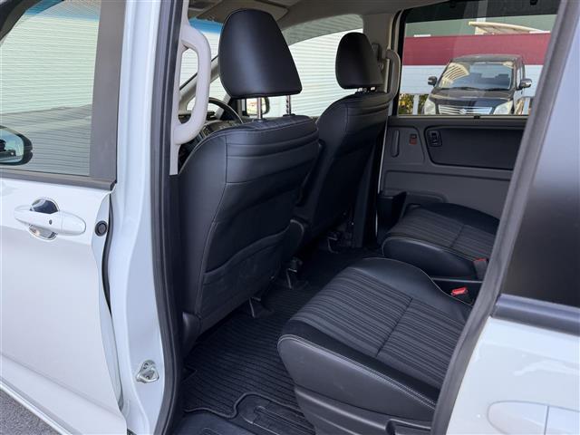 フリード Ｇ・ホンダセンシング　純正ナビ　Ｂｌｕｅｔｏｏｔｈ接続　ＥＴＣ　バックカメラ　後席用モニター　フルセグテレビ　三列シート　純正フロアマット　純正１５インチアルミホイール　両側パワースライドドア　横滑り防止装置（25枚目）