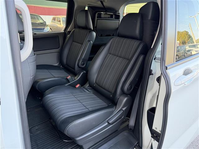 フリード Ｇ・ホンダセンシング　純正ナビ　Ｂｌｕｅｔｏｏｔｈ接続　ＥＴＣ　バックカメラ　後席用モニター　フルセグテレビ　三列シート　純正フロアマット　純正１５インチアルミホイール　両側パワースライドドア　横滑り防止装置（26枚目）