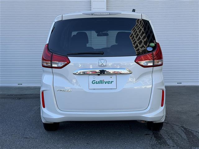 フリード Ｇ・ホンダセンシング　純正ナビ　Ｂｌｕｅｔｏｏｔｈ接続　ＥＴＣ　バックカメラ　後席用モニター　フルセグテレビ　三列シート　純正フロアマット　純正１５インチアルミホイール　両側パワースライドドア　横滑り防止装置（31枚目）