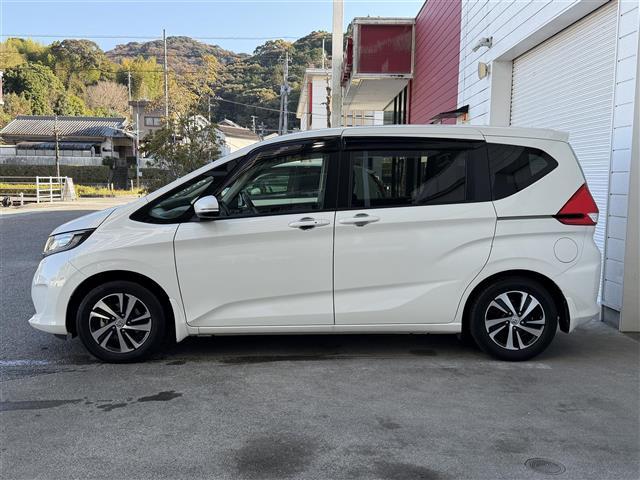 フリード Ｇ・ホンダセンシング　純正ナビ　Ｂｌｕｅｔｏｏｔｈ接続　ＥＴＣ　バックカメラ　後席用モニター　フルセグテレビ　三列シート　純正フロアマット　純正１５インチアルミホイール　両側パワースライドドア　横滑り防止装置（32枚目）