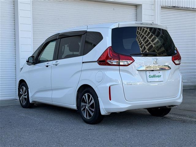フリード Ｇ・ホンダセンシング　純正ナビ　Ｂｌｕｅｔｏｏｔｈ接続　ＥＴＣ　バックカメラ　後席用モニター　フルセグテレビ　三列シート　純正フロアマット　純正１５インチアルミホイール　両側パワースライドドア　横滑り防止装置（37枚目）