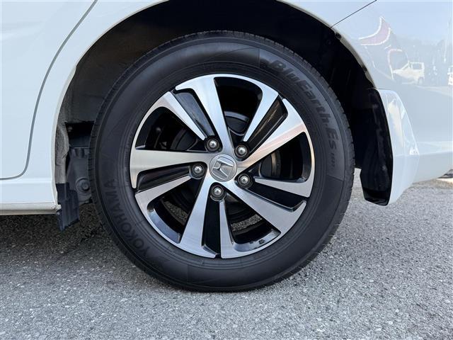 フリード Ｇ・ホンダセンシング　純正ナビ　Ｂｌｕｅｔｏｏｔｈ接続　ＥＴＣ　バックカメラ　後席用モニター　フルセグテレビ　三列シート　純正フロアマット　純正１５インチアルミホイール　両側パワースライドドア　横滑り防止装置（40枚目）