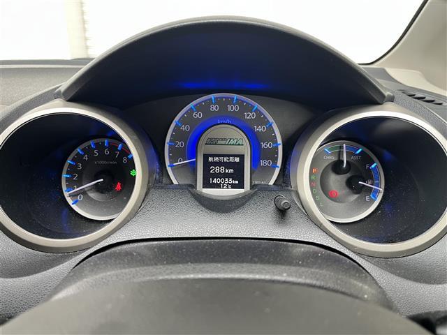 フィットハイブリッド ベースグレード　純正ナビ　ＥＴＣ　ドライブレコーダー　クルーズコントロール　ワンセグテレビ　ＡＭ／ＦＭ　ＡＡＣ　リモコンキー　スペアキー　純正フロアマット　運転席＋助手席エアバッグ　盗難防止装置　保証書　取扱説明書（9枚目）