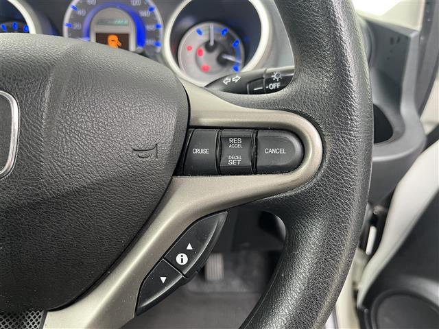 フィットハイブリッド ベースグレード　純正ナビ　ＥＴＣ　ドライブレコーダー　クルーズコントロール　ワンセグテレビ　ＡＭ／ＦＭ　ＡＡＣ　リモコンキー　スペアキー　純正フロアマット　運転席＋助手席エアバッグ　盗難防止装置　保証書　取扱説明書（10枚目）