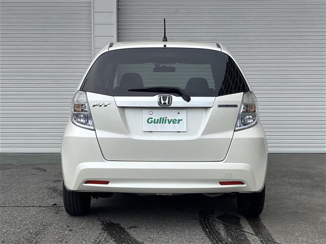 フィットハイブリッド ベースグレード　純正ナビ　ＥＴＣ　ドライブレコーダー　クルーズコントロール　ワンセグテレビ　ＡＭ／ＦＭ　ＡＡＣ　リモコンキー　スペアキー　純正フロアマット　運転席＋助手席エアバッグ　盗難防止装置　保証書　取扱説明書（34枚目）