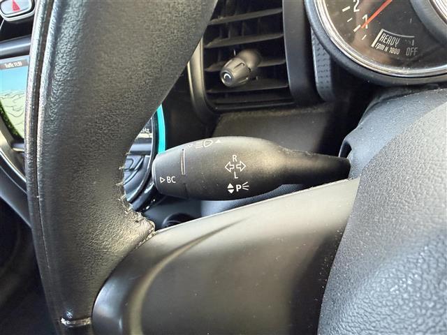 ＭＩＮＩ クーパーＤ　純正ナビ　Ｂｌｕｅｔｏｏｔｈ　ＵＳＢ　ＡＭ　ＦＭ　ＡＵＸ　ＥＴＣ　アイドリングストップ　プッシュスタート　スマートキー　ＬＥＤヘッドライト　ＭＴモード付ＡＴ　スペアキー　ターボ　盗難防止装置（9枚目）