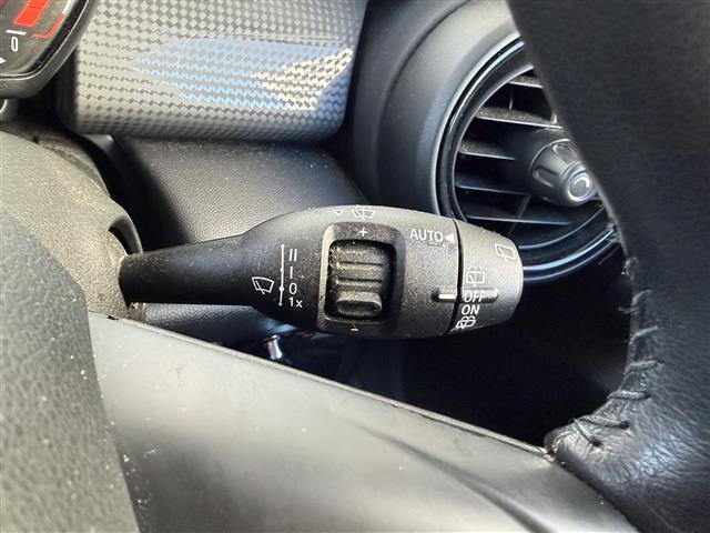 ＭＩＮＩ クーパーＤ　純正ナビ　Ｂｌｕｅｔｏｏｔｈ　ＵＳＢ　ＡＭ　ＦＭ　ＡＵＸ　ＥＴＣ　アイドリングストップ　プッシュスタート　スマートキー　ＬＥＤヘッドライト　ＭＴモード付ＡＴ　スペアキー　ターボ　盗難防止装置（10枚目）