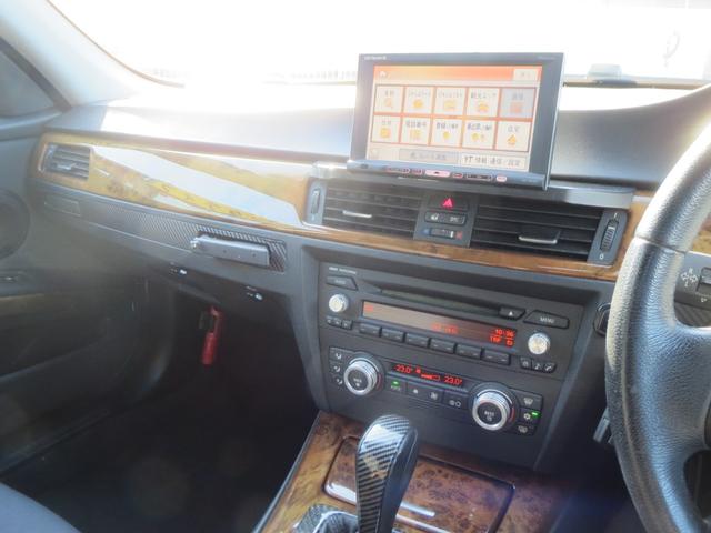 ３シリーズ ３２０ｉ　ナビ　ＣＤ　ＡＭ　ＦＭラジオ　ＡＵＸ　ＥＴＣ　オートエアコン　スマートキー　電動格納リモコンミラー　６エアバック　ＡＢＳ　ＥＳＣ　ＨＩＤヘッドライト　フォグランプ　アルミホイール　ＴチェーンＥｇ　ＦＲ（5枚目）