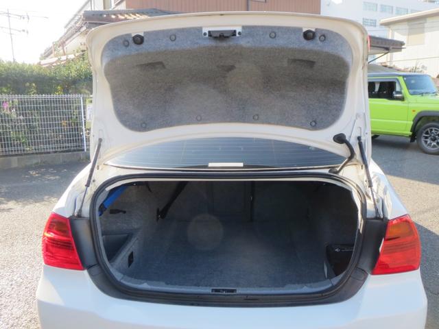 ３シリーズ ３２０ｉ　ナビ　ＣＤ　ＡＭ　ＦＭラジオ　ＡＵＸ　ＥＴＣ　オートエアコン　スマートキー　電動格納リモコンミラー　６エアバック　ＡＢＳ　ＥＳＣ　ＨＩＤヘッドライト　フォグランプ　アルミホイール　ＴチェーンＥｇ　ＦＲ（12枚目）