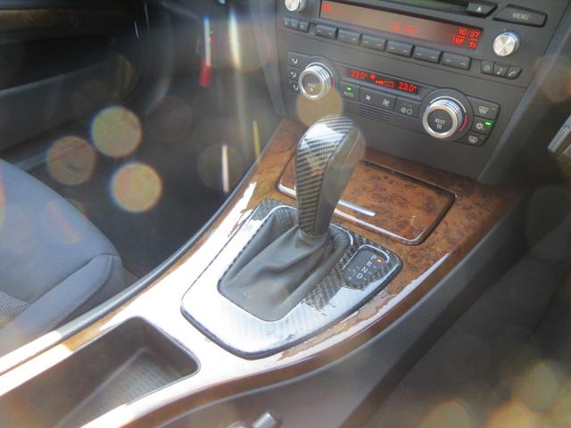 ３シリーズ ３２０ｉ　ナビ　ＣＤ　ＡＭ　ＦＭラジオ　ＡＵＸ　ＥＴＣ　オートエアコン　スマートキー　電動格納リモコンミラー　６エアバック　ＡＢＳ　ＥＳＣ　ＨＩＤヘッドライト　フォグランプ　アルミホイール　ＴチェーンＥｇ　ＦＲ（52枚目）