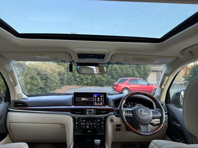 ＬＸ ＬＸ５７０　純正ナビ　３６０度カメラ　冷蔵庫　後席モニター　サンルーフ　ＥＴＣ　シートヒーター　　ＴＶ（10枚目）