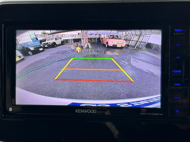 【バックアイカメラ】ナビ画面で後方確認♪駐車時も安心です◎