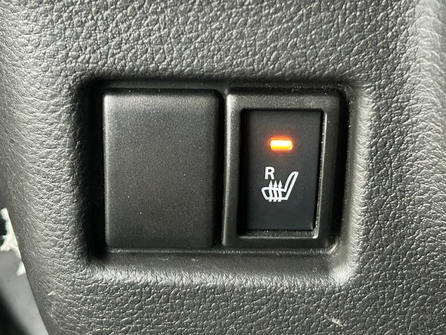 【シートヒーター】運転席にはシートヒーターを装備♪寒い冬にはシートをじんわり温めてくれてドライブも快適ですよ◎エアコンの暖房より早く温まってくれるので重宝しますよ◎