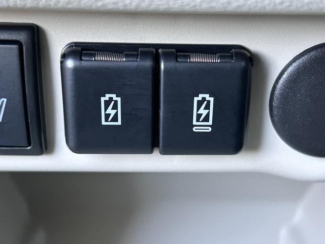 アルトラパン Ｇ　５型　ＵＳＢ電源ソケット　シートヒーター　衝突被害軽減システム　オートライトシステム　キーレスプッシュスタート　運転席シートヒーター　リモート格納ドアミラー　ＵＳＢ電源ソケット　アイドリングストップシステム　盗難抑止システム（3枚目）