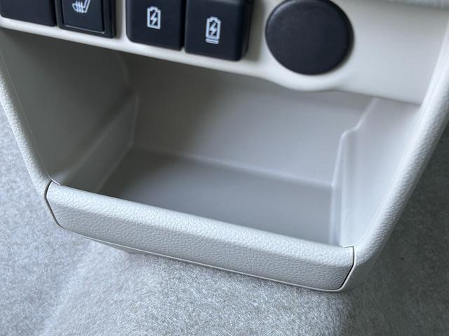 アルトラパン Ｇ　５型　ＵＳＢ電源ソケット　シートヒーター　衝突被害軽減システム　オートライトシステム　キーレスプッシュスタート　運転席シートヒーター　リモート格納ドアミラー　ＵＳＢ電源ソケット　アイドリングストップシステム　盗難抑止システム（59枚目）