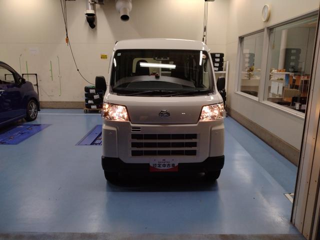 ハイゼットカーゴ DX サポカーSワイド適合 オーディオ エアコン アクセサリーソケット コーナーセンサー アイドリングストップ 光軸調整ダイヤル 横滑り防止機能 誤発進抑制機能 パワーウインドウ キーレス(4枚目)