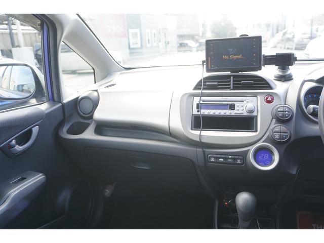 自慢の１年保証！消耗品を除く全部位対応の業界トップクラスの幅広い保証内容となっております。全国どこのディーラーなどでも対応可能。お客様に合わせた幅広い保証内容で快適なカーライフをサポートします。