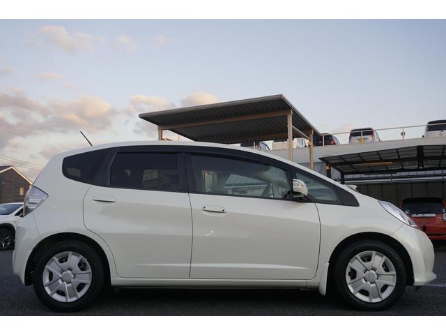 フィットハイブリッド スマートセレクション　１年保証付　純正ＨＤＤナビ　ワンセグＴＶ　バックカメラ　ＣＤ・ＤＶＤ再生　ステアリングスイッチ　ＨＩＤヘッドライト　オートライト　スマートキー　クルーズコントロール　オートエアコン　電動格納ミラー（8枚目）