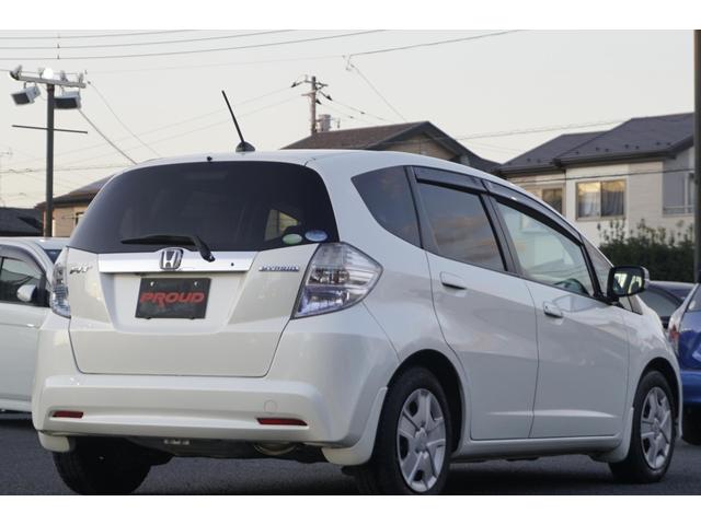 フィットハイブリッド スマートセレクション　１年保証付　純正ＨＤＤナビ　ワンセグＴＶ　バックカメラ　ＣＤ・ＤＶＤ再生　ステアリングスイッチ　ＨＩＤヘッドライト　オートライト　スマートキー　クルーズコントロール　オートエアコン　電動格納ミラー（9枚目）