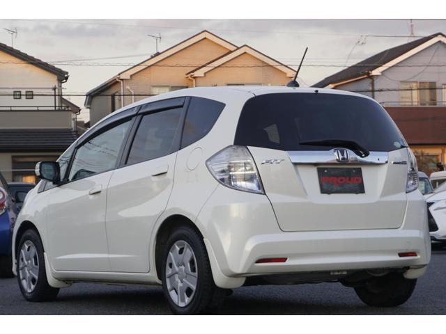 フィットハイブリッド スマートセレクション　１年保証付　純正ＨＤＤナビ　ワンセグＴＶ　バックカメラ　ＣＤ・ＤＶＤ再生　ステアリングスイッチ　ＨＩＤヘッドライト　オートライト　スマートキー　クルーズコントロール　オートエアコン　電動格納ミラー（11枚目）