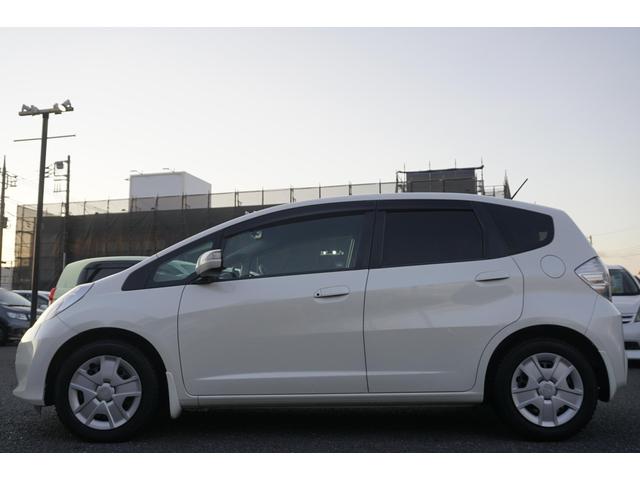 フィットハイブリッド スマートセレクション　１年保証付　純正ＨＤＤナビ　ワンセグＴＶ　バックカメラ　ＣＤ・ＤＶＤ再生　ステアリングスイッチ　ＨＩＤヘッドライト　オートライト　スマートキー　クルーズコントロール　オートエアコン　電動格納ミラー（12枚目）