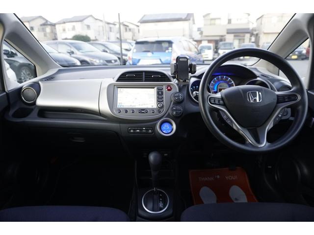 フィットハイブリッド スマートセレクション　１年保証付　純正ＨＤＤナビ　ワンセグＴＶ　バックカメラ　ＣＤ・ＤＶＤ再生　ステアリングスイッチ　ＨＩＤヘッドライト　オートライト　スマートキー　クルーズコントロール　オートエアコン　電動格納ミラー（14枚目）