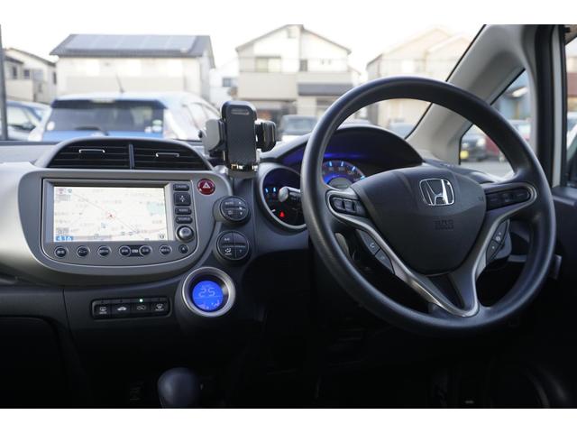 フィットハイブリッド スマートセレクション　１年保証付　純正ＨＤＤナビ　ワンセグＴＶ　バックカメラ　ＣＤ・ＤＶＤ再生　ステアリングスイッチ　ＨＩＤヘッドライト　オートライト　スマートキー　クルーズコントロール　オートエアコン　電動格納ミラー（15枚目）