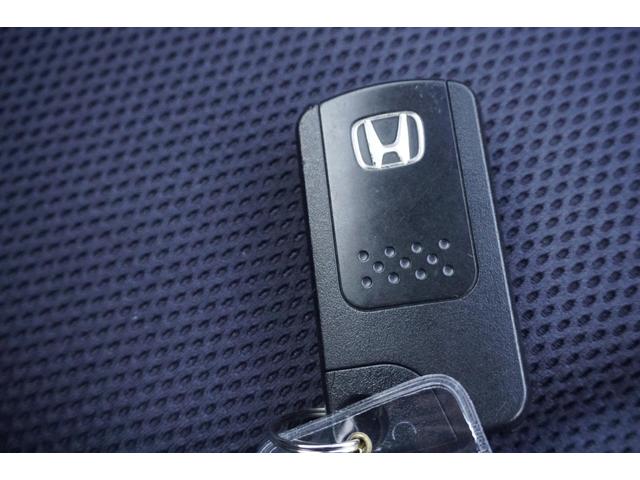 フィットハイブリッド スマートセレクション　１年保証付　純正ＨＤＤナビ　ワンセグＴＶ　バックカメラ　ＣＤ・ＤＶＤ再生　ステアリングスイッチ　ＨＩＤヘッドライト　オートライト　スマートキー　クルーズコントロール　オートエアコン　電動格納ミラー（19枚目）