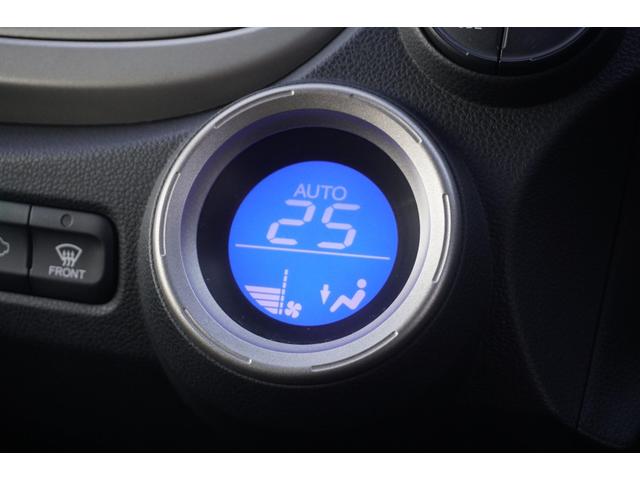 フィットハイブリッド スマートセレクション　１年保証付　純正ＨＤＤナビ　ワンセグＴＶ　バックカメラ　ＣＤ・ＤＶＤ再生　ステアリングスイッチ　ＨＩＤヘッドライト　オートライト　スマートキー　クルーズコントロール　オートエアコン　電動格納ミラー（25枚目）