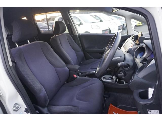 フィットハイブリッド スマートセレクション　１年保証付　純正ＨＤＤナビ　ワンセグＴＶ　バックカメラ　ＣＤ・ＤＶＤ再生　ステアリングスイッチ　ＨＩＤヘッドライト　オートライト　スマートキー　クルーズコントロール　オートエアコン　電動格納ミラー（31枚目）